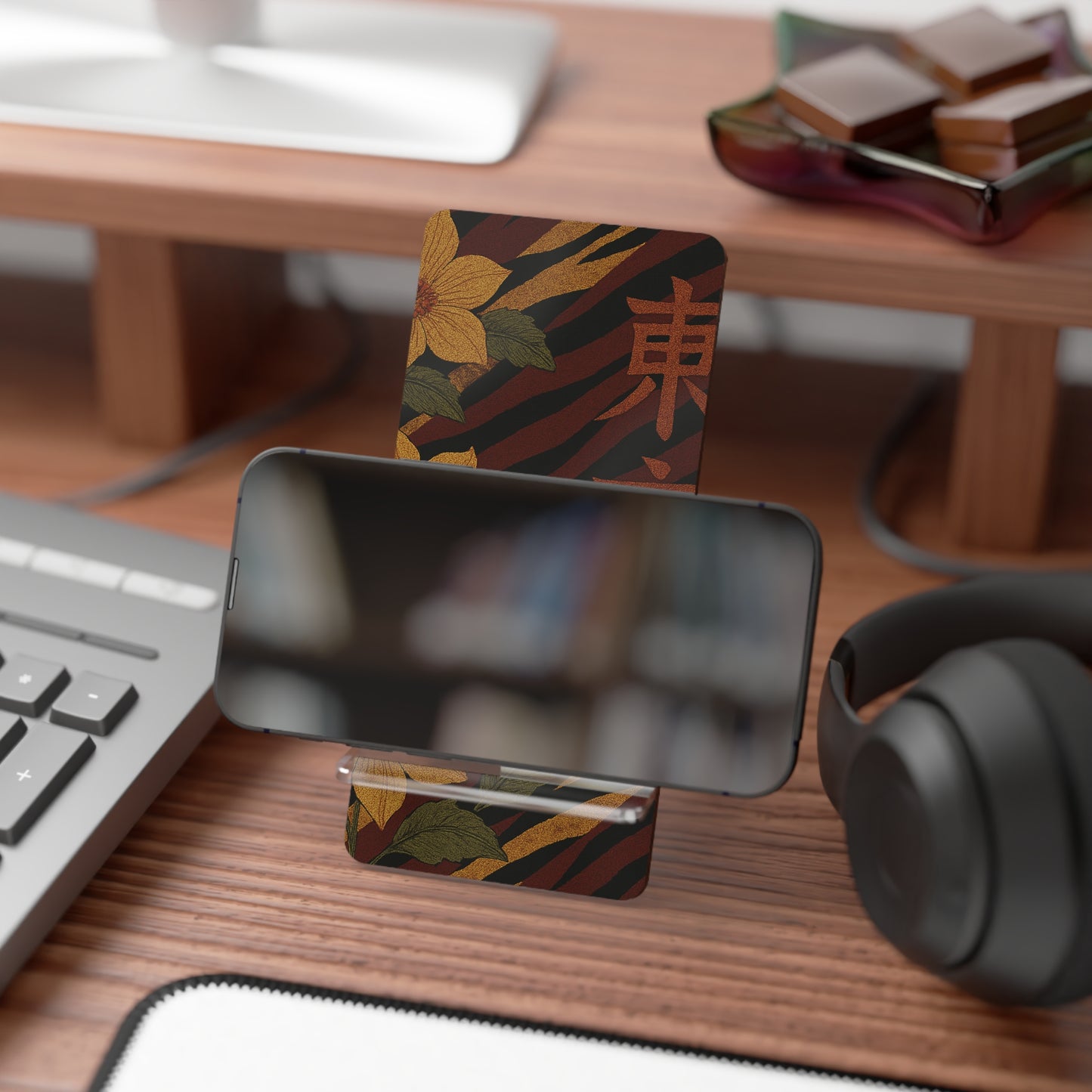 Tiger Petal • Smartphone Display Stand